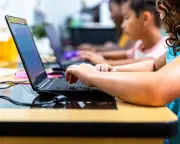 US Parents and Experts Raise Alarm Over AI in Classrooms