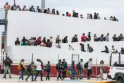 US Supreme Court Allows Trump to Turn Back Asylum Seekers at Border
