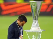 Van Bronckhorst Gives Europa League Medal to Jimmy Bell's Family