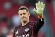 Veteran Man United Goalkeeper Tom Heaton Signs One-Year Extension