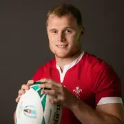 Wales rugby star Aled Davies honors late father by raising encephalitis awareness