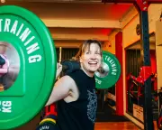 Woman Lifts 100kg After Setting Clear Fitness Goal
