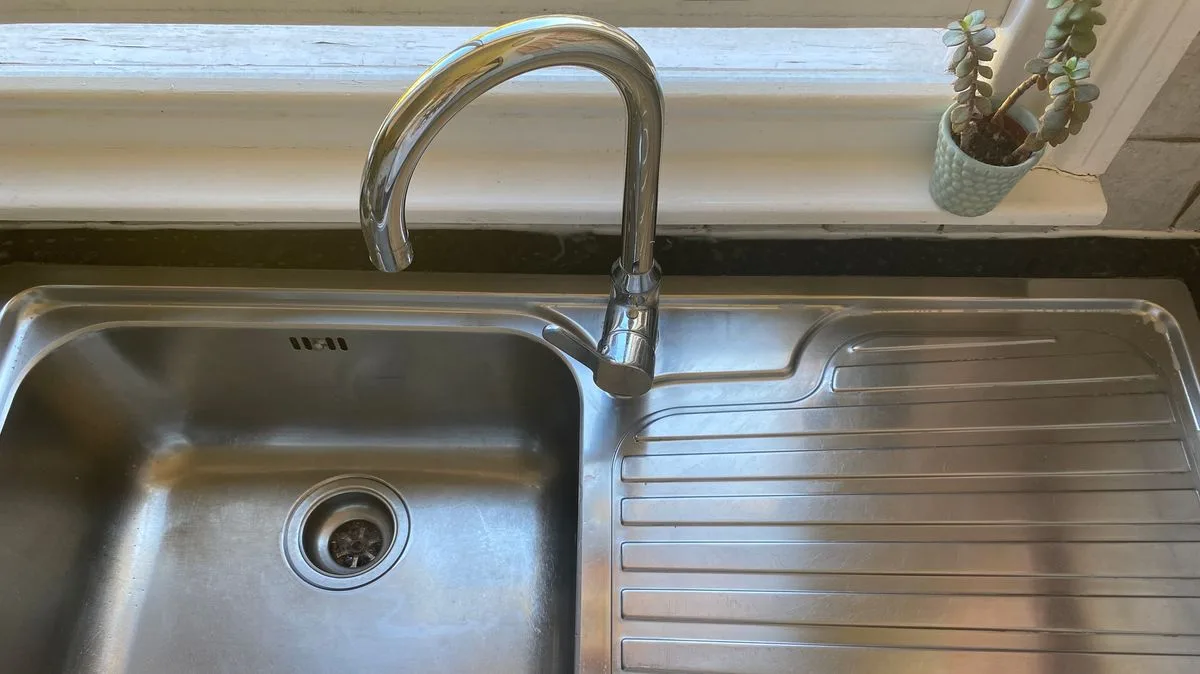 70p Washing Up Liquid Hack For Shiny Clog Free Sinks