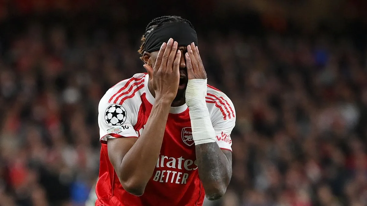 Arsenal's Madueke Limps Off With Knee Injury Ahead of Man City Clash
