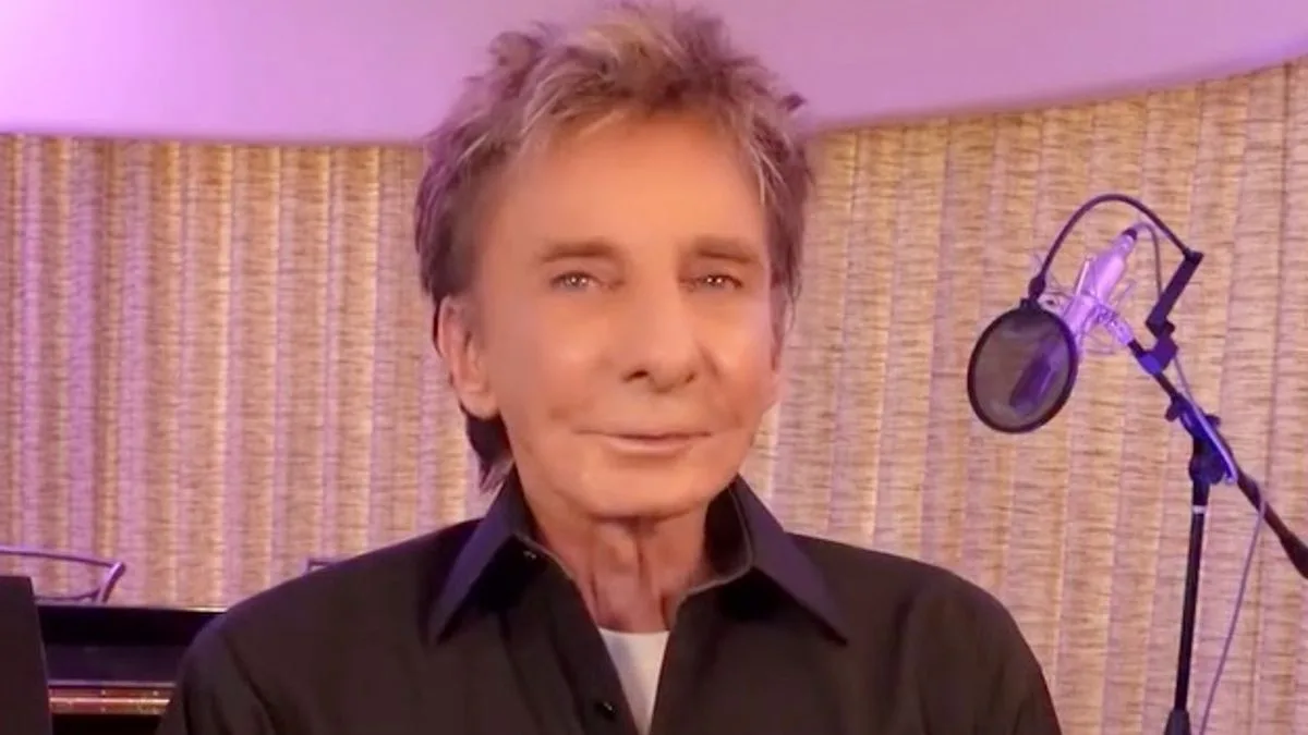 Barry Manilow Fears Permanent Voice Loss After Lung Cancer Surgery