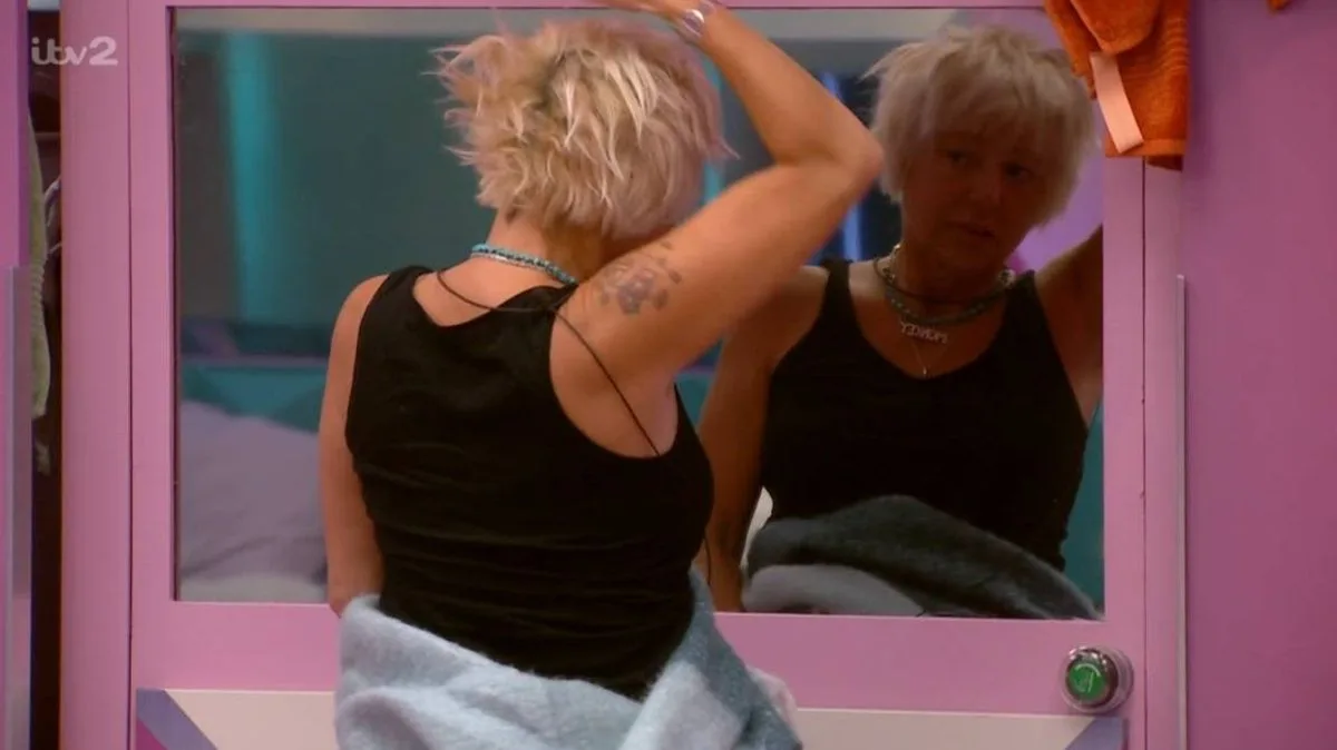 Big Brother Australia Stars Divided Over Shower Privacy