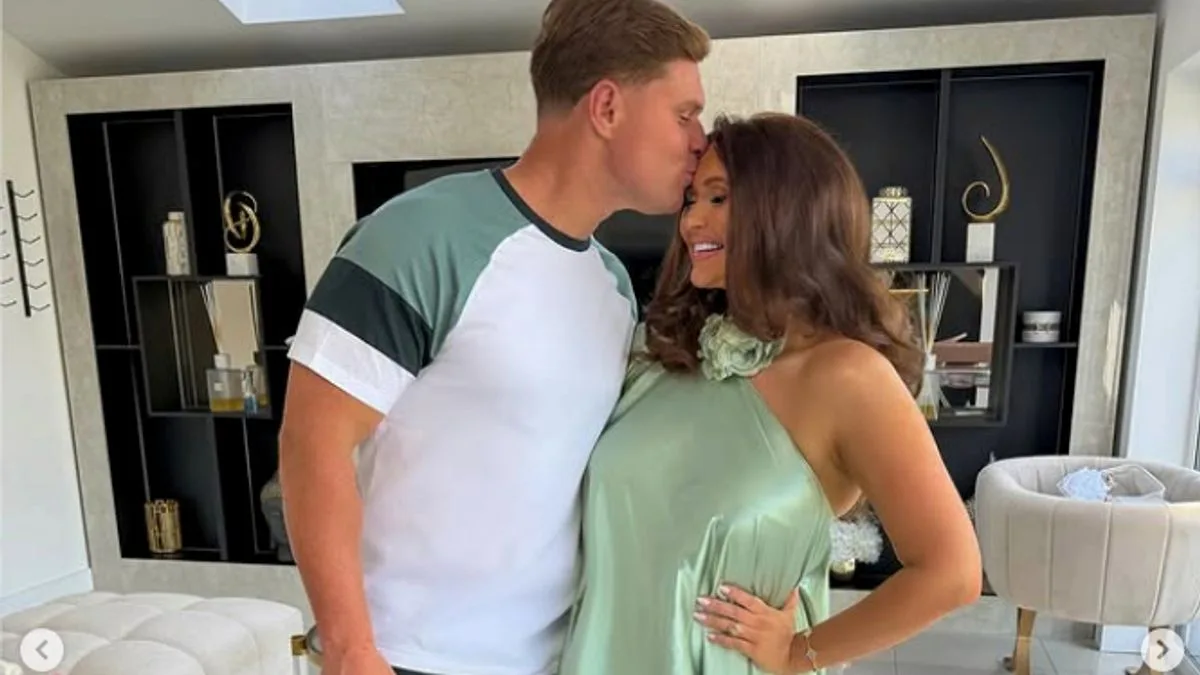 Charlotte Dawson 'gutted' as favourite bikini fails to fit on first post-baby holiday