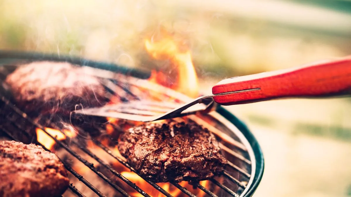 Chefs Warn of Common BBQ Blunder Amid Soaring Food Poisoning Cases