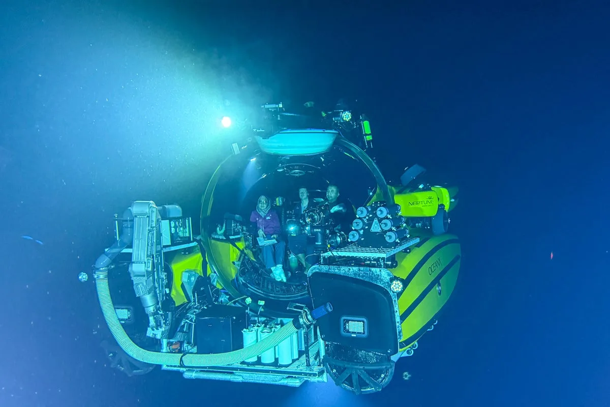 China plans deep-sea tourist submersible for 1,000m dives by 2030