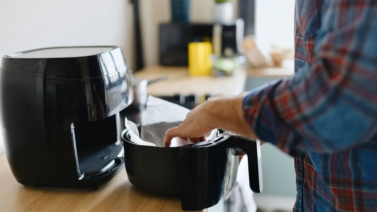 Simple Two-Ingredient Method to Clean Air Fryer Grease Trap