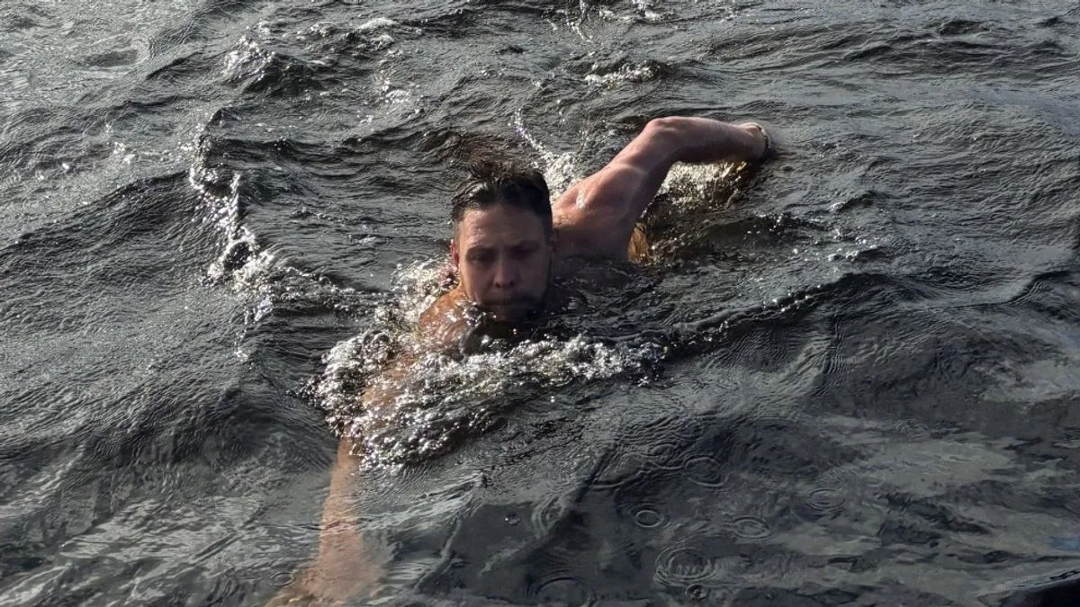 Dad's leg doubles in size after canal swim infection