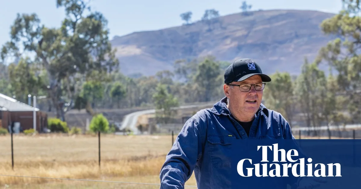 ‘No one knows how bad it is’: Yarck residents recount horror of Victoria bushfire