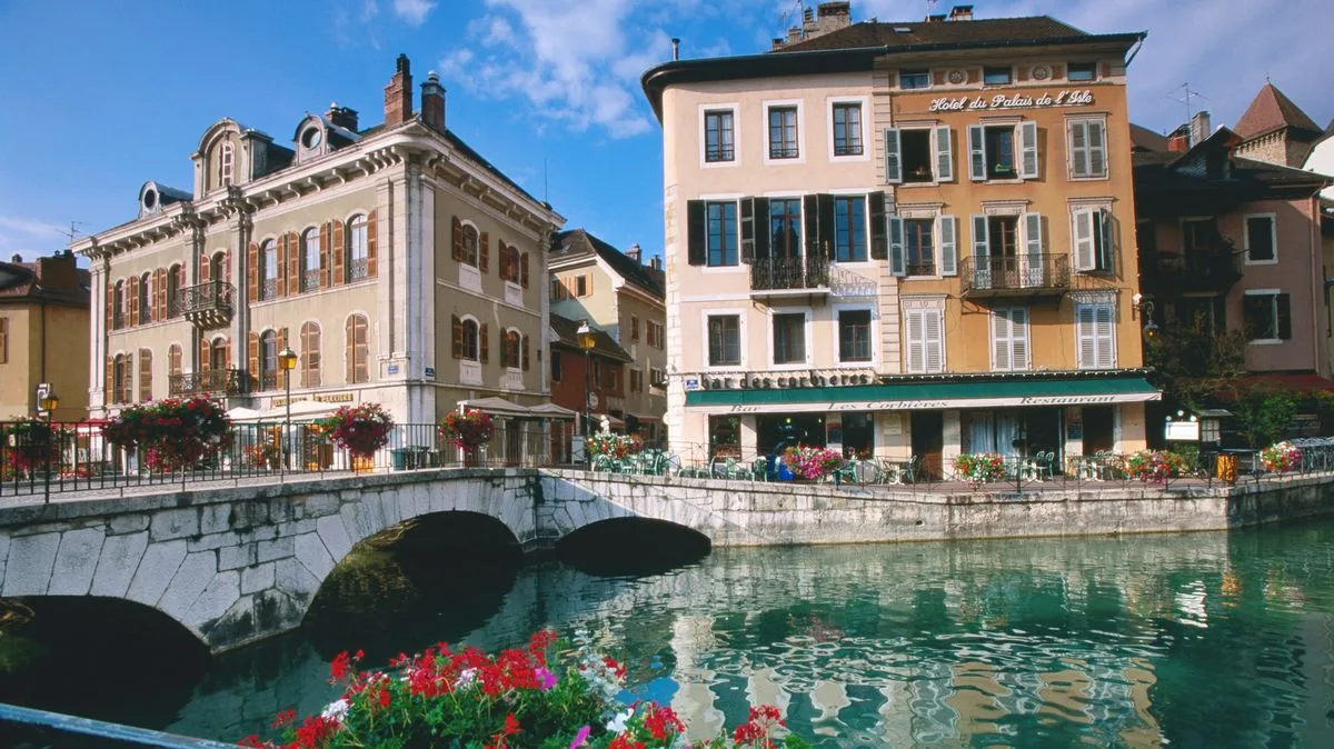Discover Annecy: The French Venice Without the Crowds