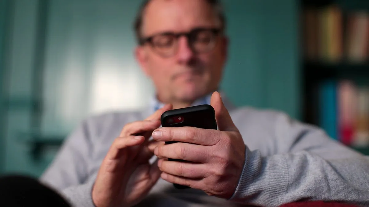 Leave Your Phone for 90 Minutes Each Morning to Boost Brain Health