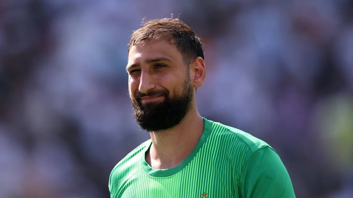 Man Utd Enter Donnarumma Race as City Open Talks