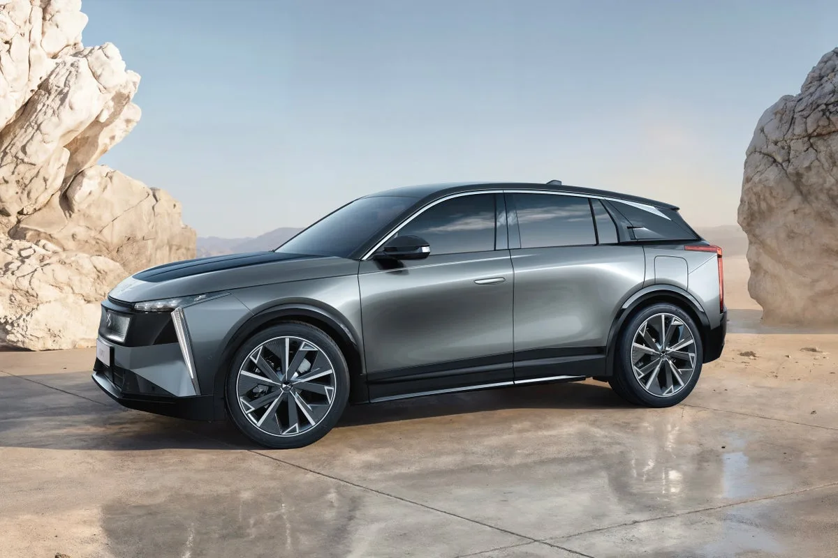 DS No7 arrives with 460-mile range to rival BMW iX3