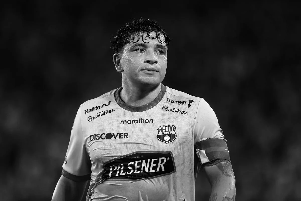 Ecuador Footballer Mario Pineida Killed In Targeted Shooting
