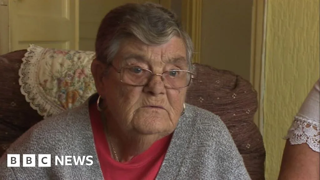 Elderly Widow Scammed by Fake Police in Doorbell Footage