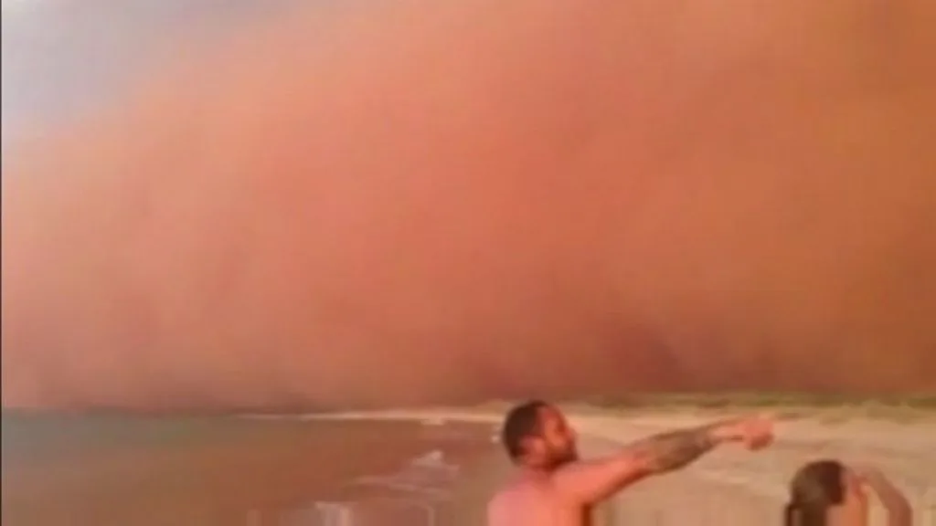 Giant Dust Storm Captured on Camera in Western Australia