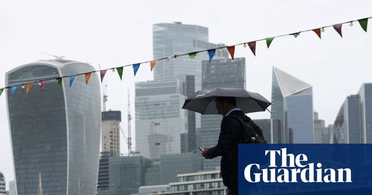 Gilt Yields Surge on Chancellor's Income Tax U-Turn Reports