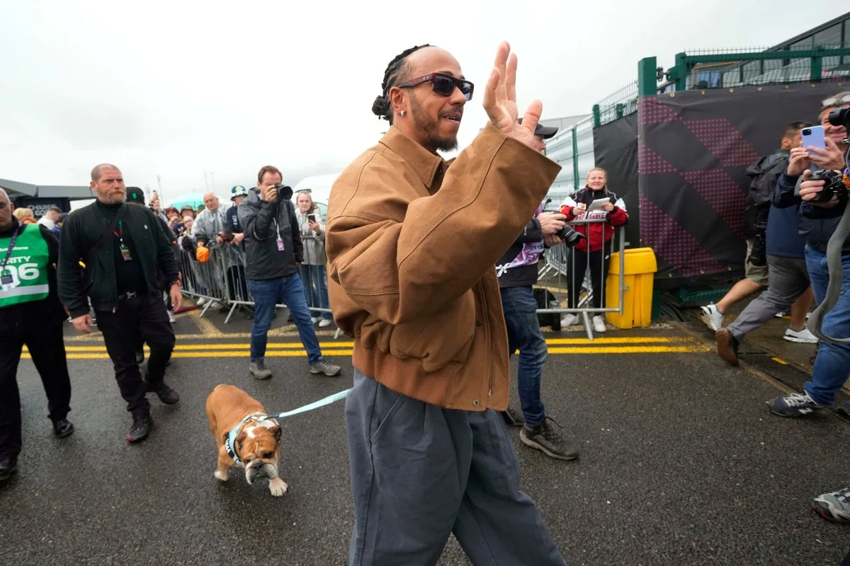 Hamilton Mourns Beloved Dog Roscoe In Singapore
