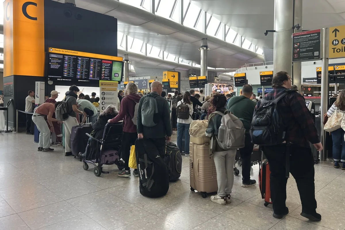 Heathrow Warns It May Lose Europe’s Busiest Airport Title