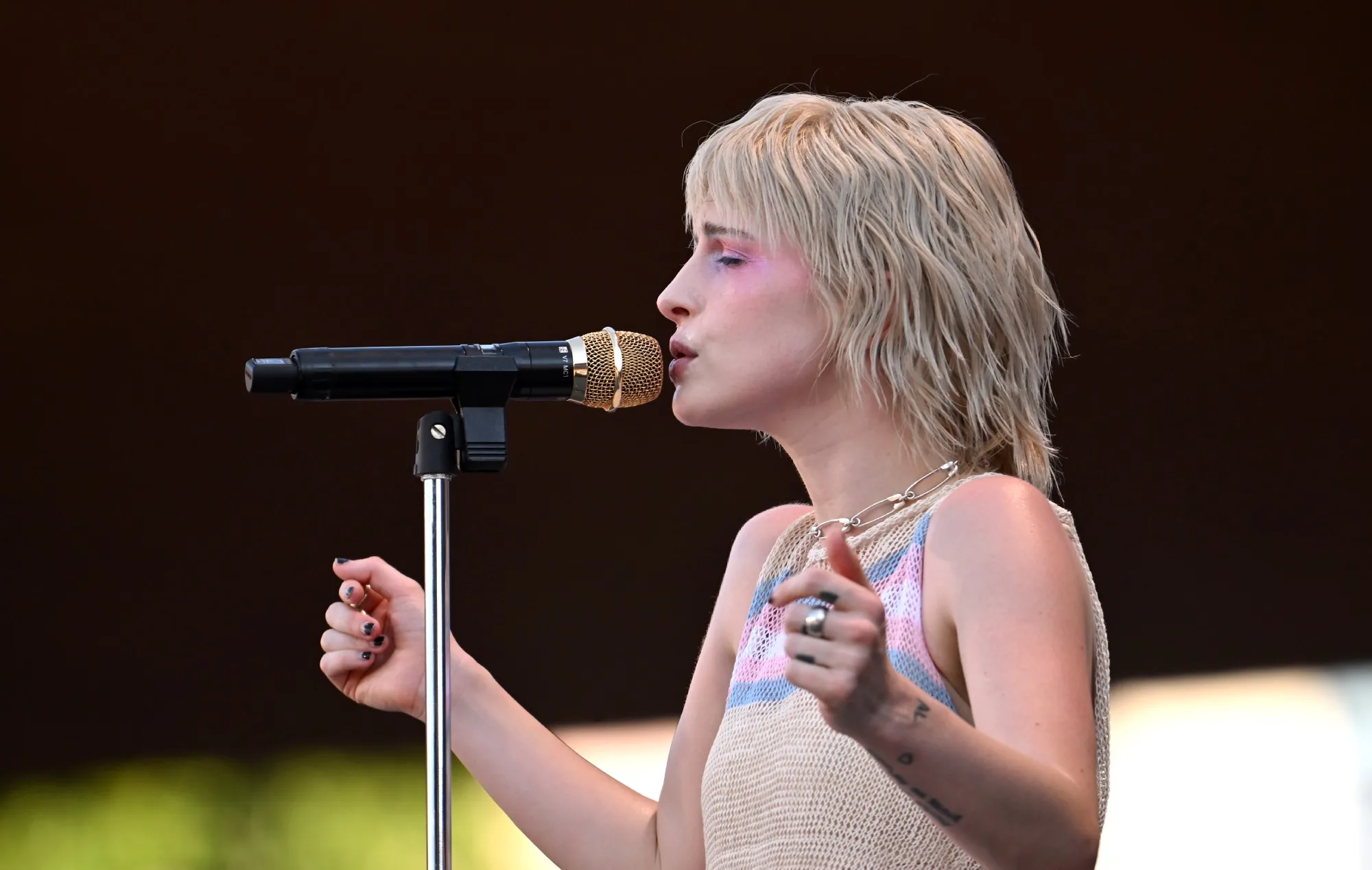 Hayley Williams Releases Uplifting New Single 'Good Ol' Days'