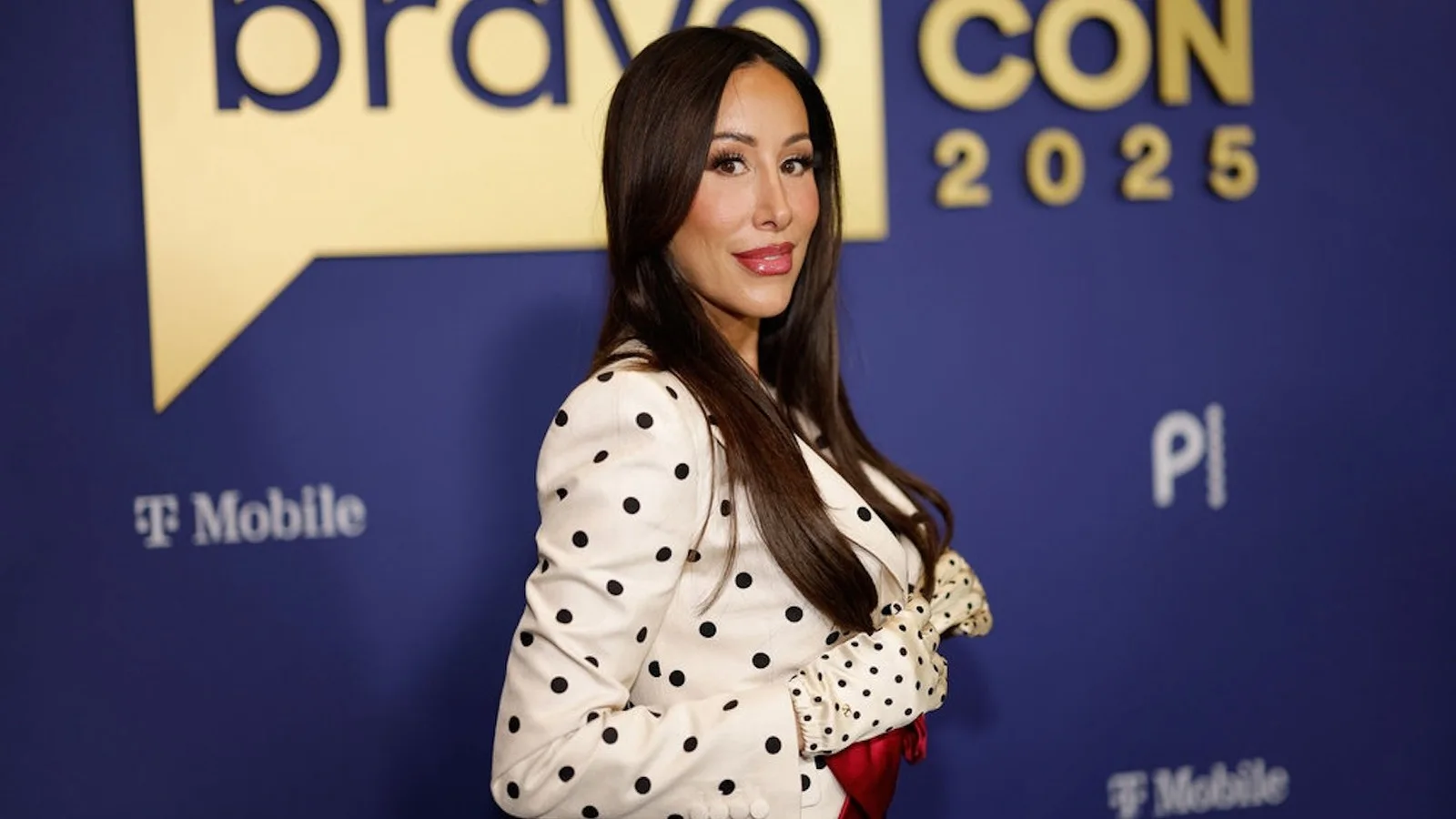 BravoCon 2025: Angie Katsanevas Clashes with Lisa Barlow, Southern Charm Friendship on the Rocks