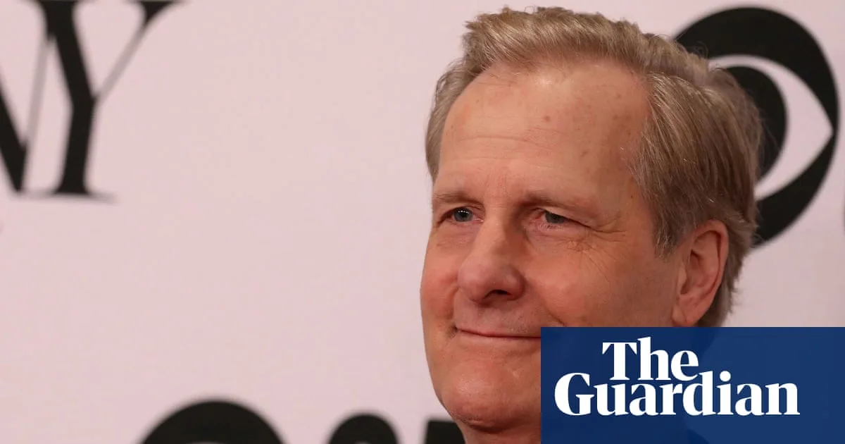 Jeff Daniels says Trump voters who 'sold their souls' should lose money