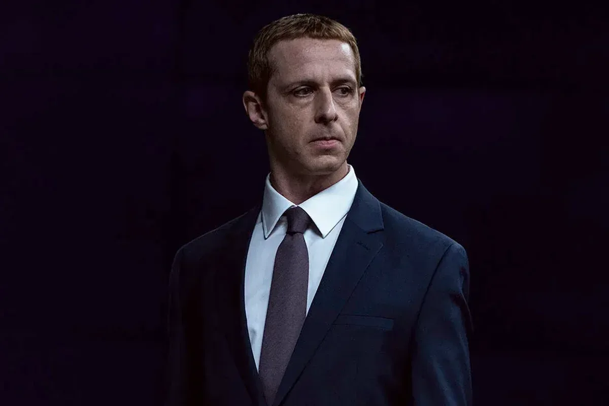 Jeremy Strong's Zuckerberg Voice Praised in Social Network Sequel Trailer