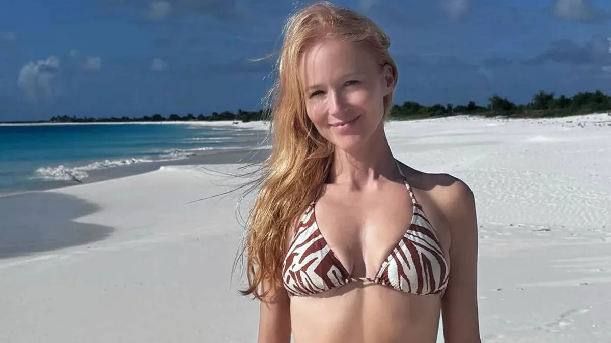 Jewel, 51, Flaunts Toned Physique in Bikini During Barbuda Getaway