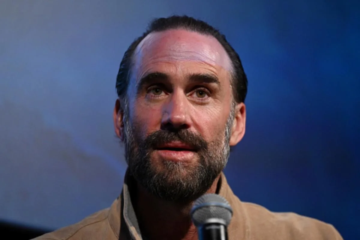 Joseph Fiennes recounts holding dying newlywed after horse accident in Costa Rica