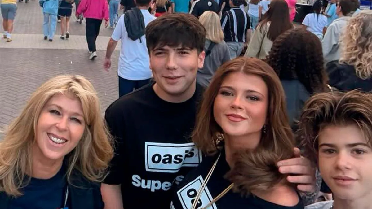 Kate Garraway thanks 'gallant stranger' for lifting her at Oasis gig