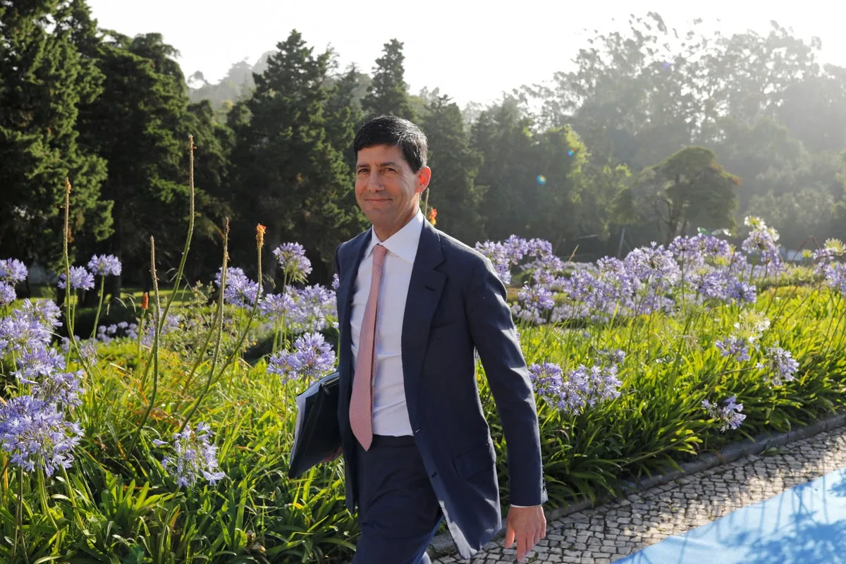 Kevin Warsh Pledges Fed Independence, Signals No Imminent Rate Cuts