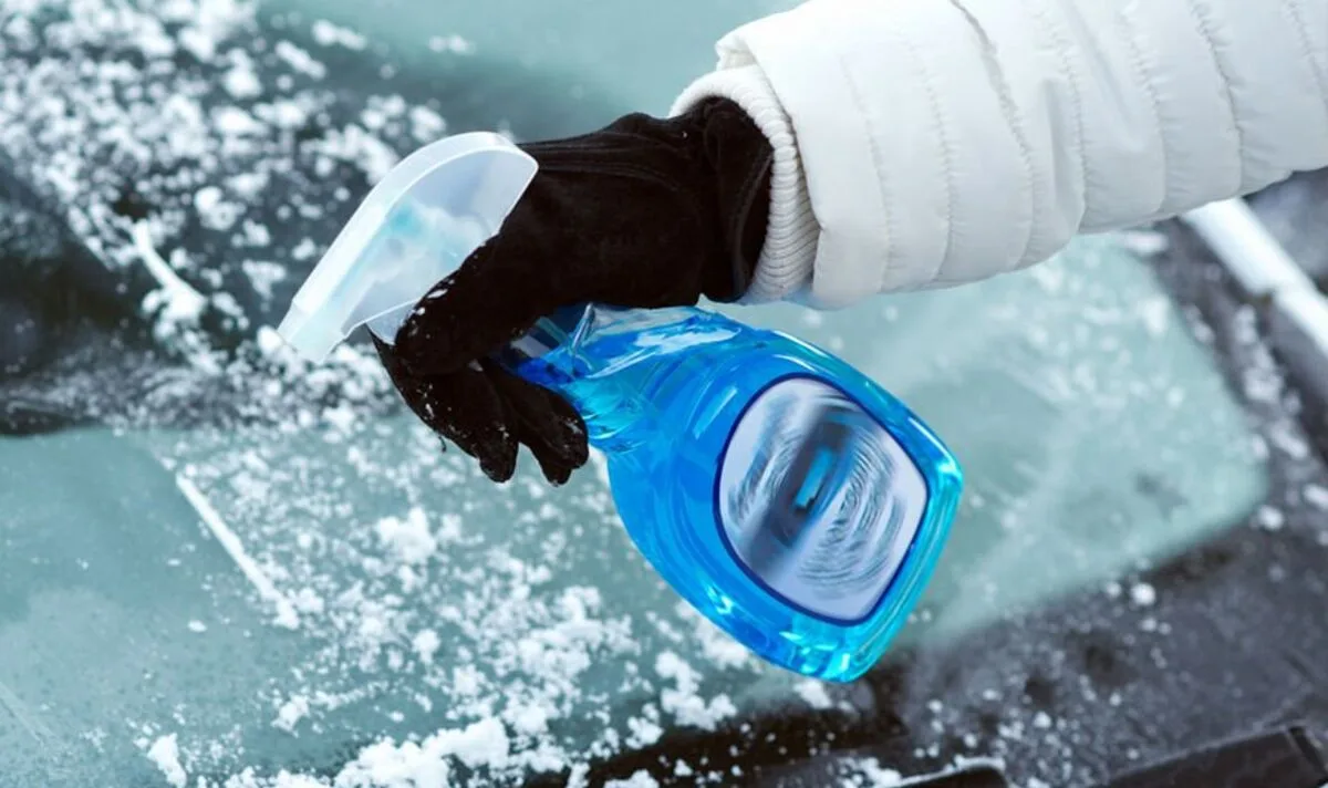 Plastic Bag Hack Defrosts Car Windscreen in Seconds, Goes Viral
