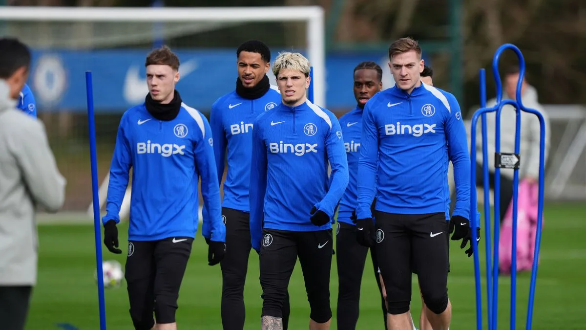 Levi Colwill Returns to Chelsea Training Ahead of PSG Clash