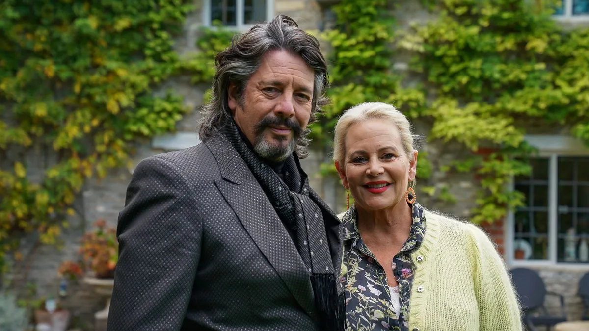 Laurence Llewelyn-Bowen Defends Multi-Generational Living Arrangement