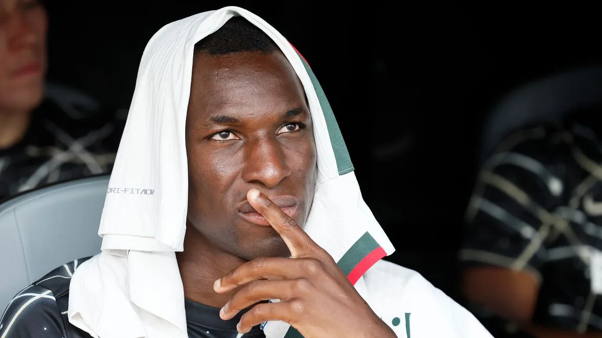 Man Utd Hold Talks with Nicolas Jackson's Representatives in Transfer Twist