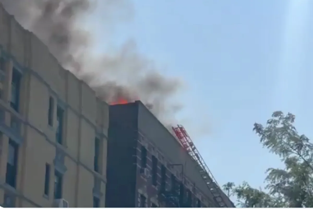 Manhattan Apartment Fire Sends Black Smoke Over Upper East Side