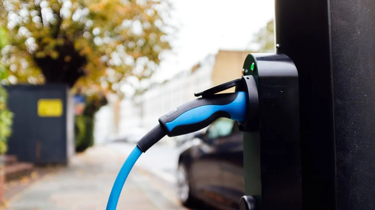 Mercedes and Dacia Named UK's Most Efficient Electric Vehicles