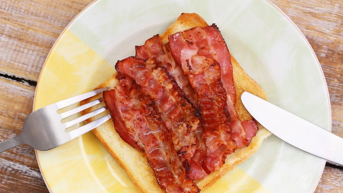 Oven method wins in bacon cooking test for crispiness and minimal mess