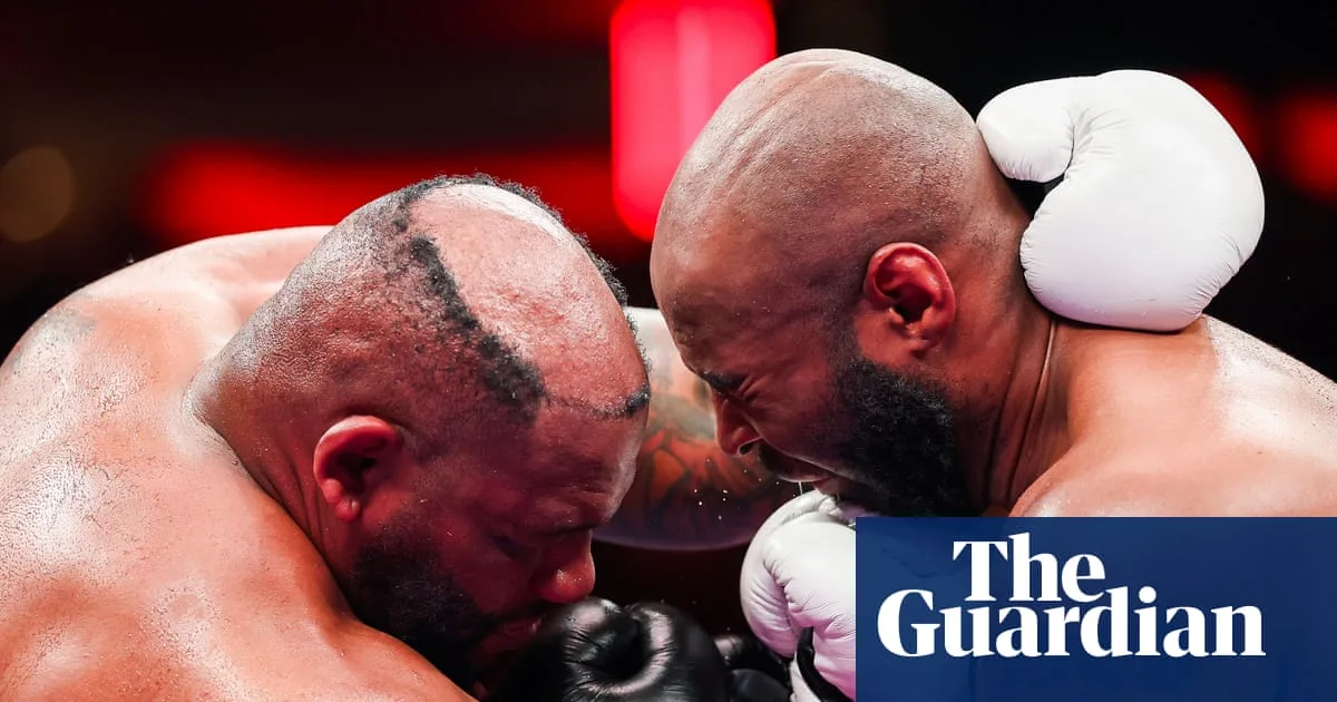 Jarrell Miller's hairpiece knocked off during MSG bout