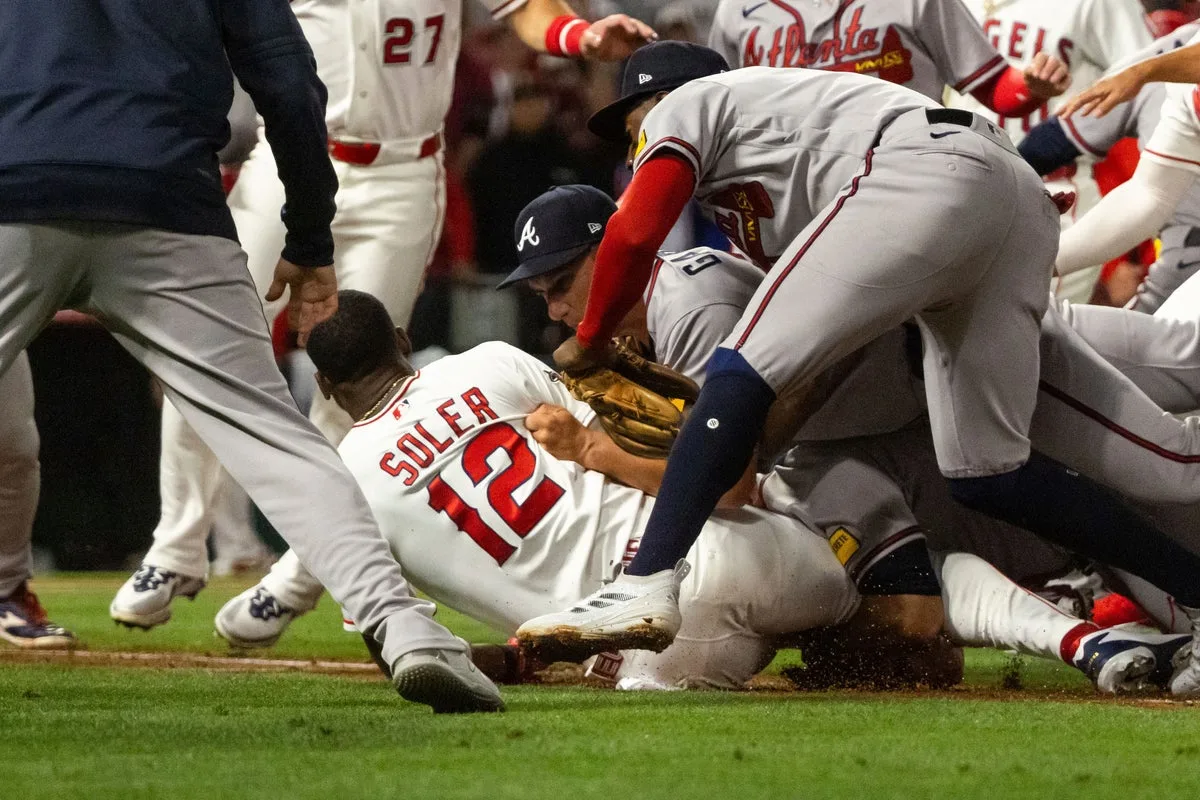 Braves Manager Tackles Former Player in On-Field Brawl