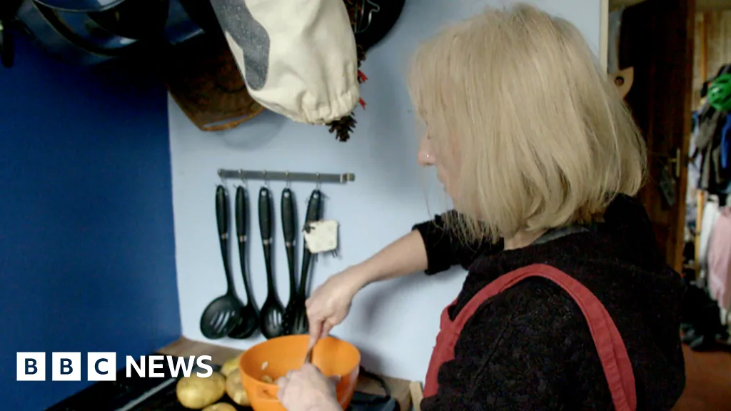 Nurse Skips Meals to Feed Children Amid Cost of Living Crisis