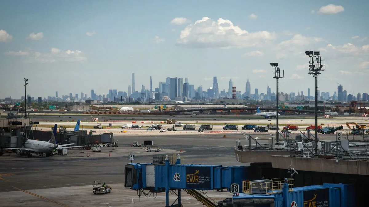 Newark Airport Ground Stop After Burning Smell in Control Tower