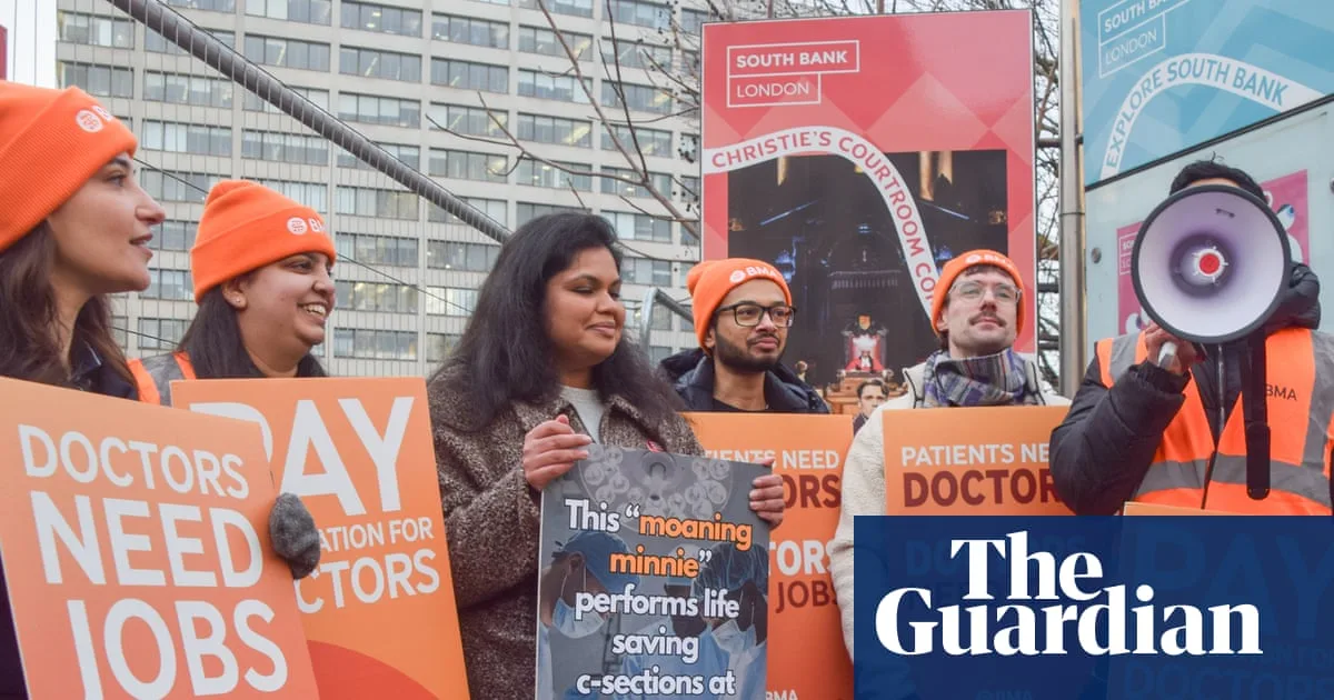NHS chiefs accuse resident doctors of seeking 'maximum harm' with six-day strike