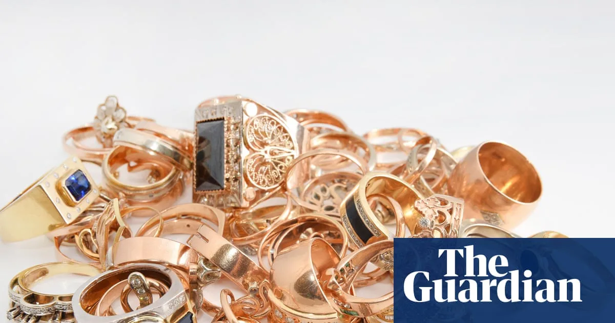 Online Gold Sales Help UK Retail Defy Expectations in December