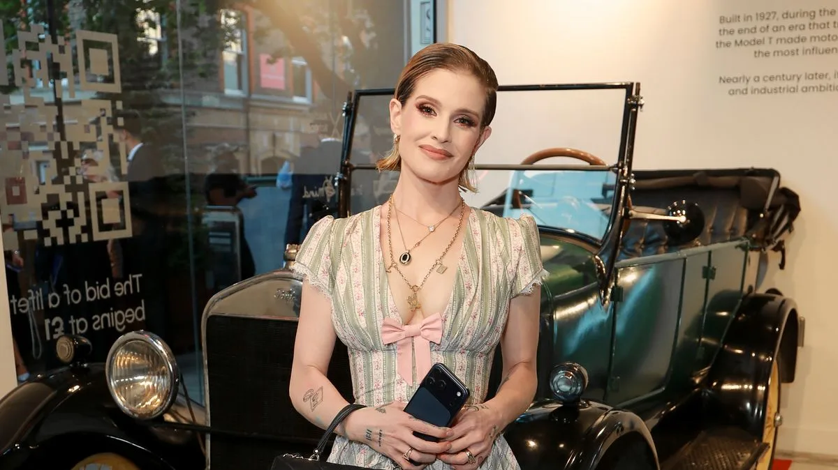 Kelly Osbourne Pens Heartbreaking Letter to Mother Sharon on Would-Be 46th Wedding Anniversary