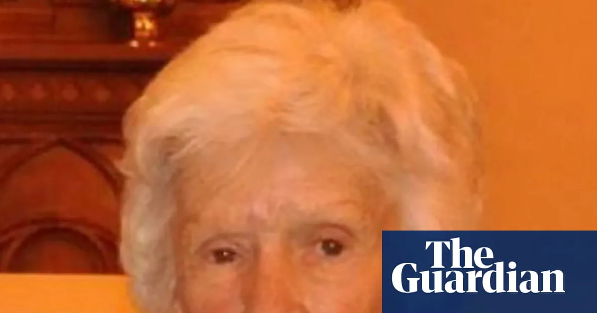 Paramedic Recalls 'Shock and Disbelief' as Police Taser 95-Year-Old Woman