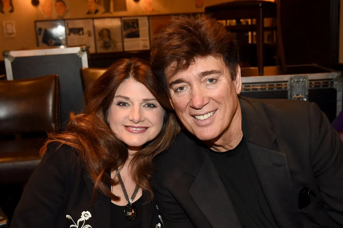 Country singer Ronnie McDowell rushed to hospital after on-stage health scare